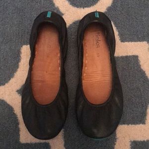 Black Tieks size 10.